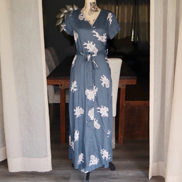 ❌SOLD! Roxy | Maxi Floral Wrap Dress With Pockets - Picture 2 of 8